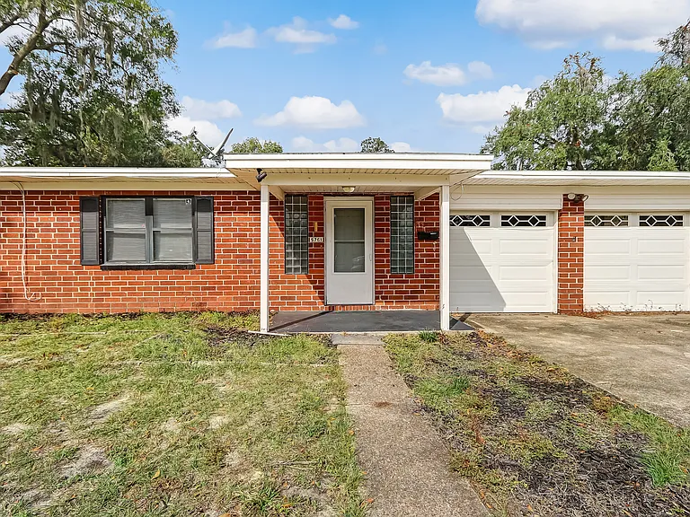 5761 Lake Lucina Dr S — Photo 4
