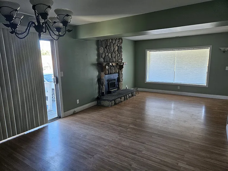 738 Kiener Dr #B — Photo 8