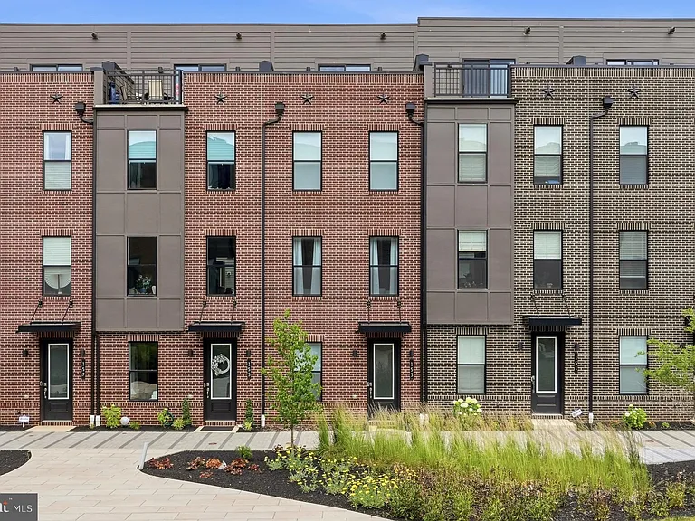 153 Locke St — Photo 1