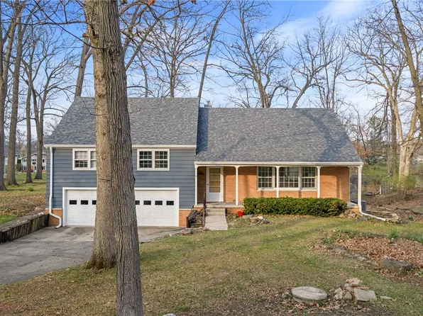 10 Lakewood Dr, Paris, IL 61944