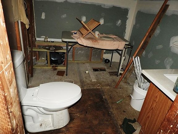 5th image of 814 S Martin Luther King Jr Ave