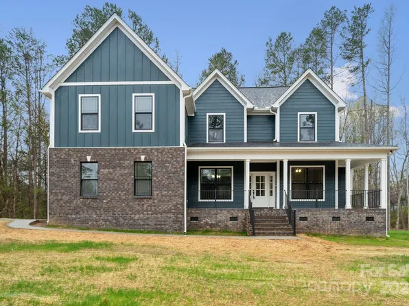 357 Triple Ponds Ct, Clover, SC 29710