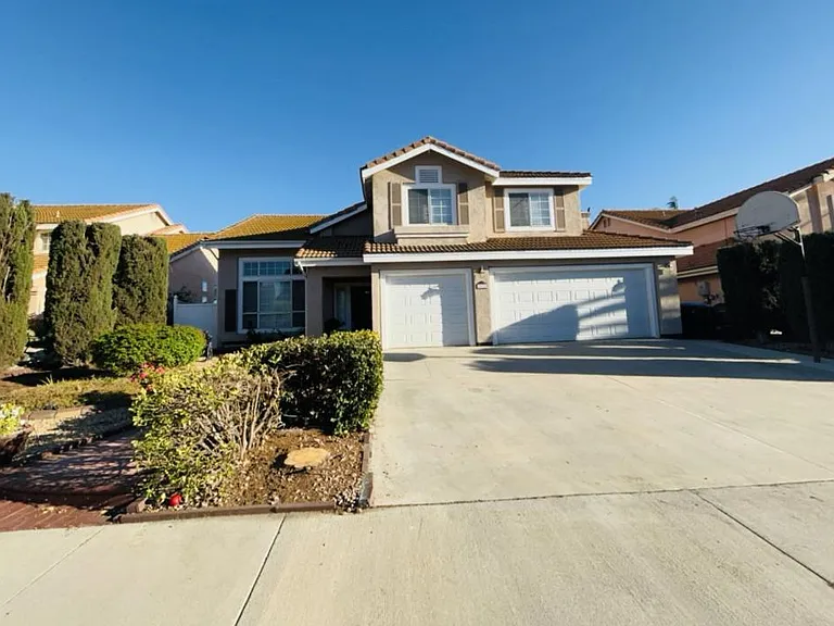 22681 Belaire Dr — Photo 3
