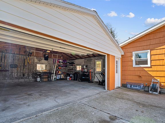 3rd image of 1333 W 45th St
