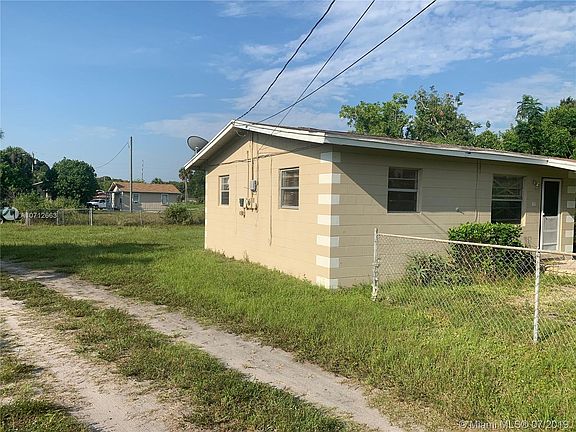 4th image of 1011 Avenue G Ave