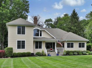 9 Prince Pl, Little Silver, NJ 07739