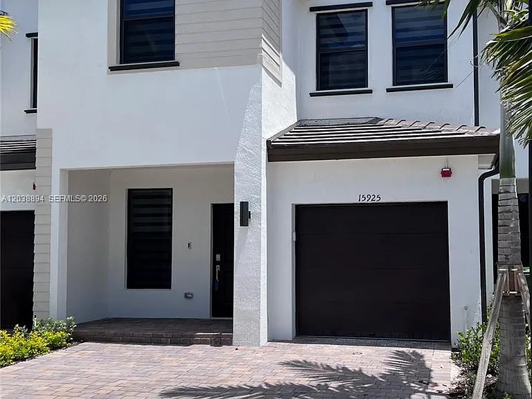 15925 SW Southwest 2 Pl — Photo 1