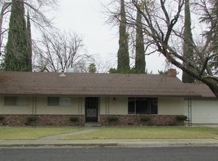 323 W Wayside Dr, Dinuba, CA