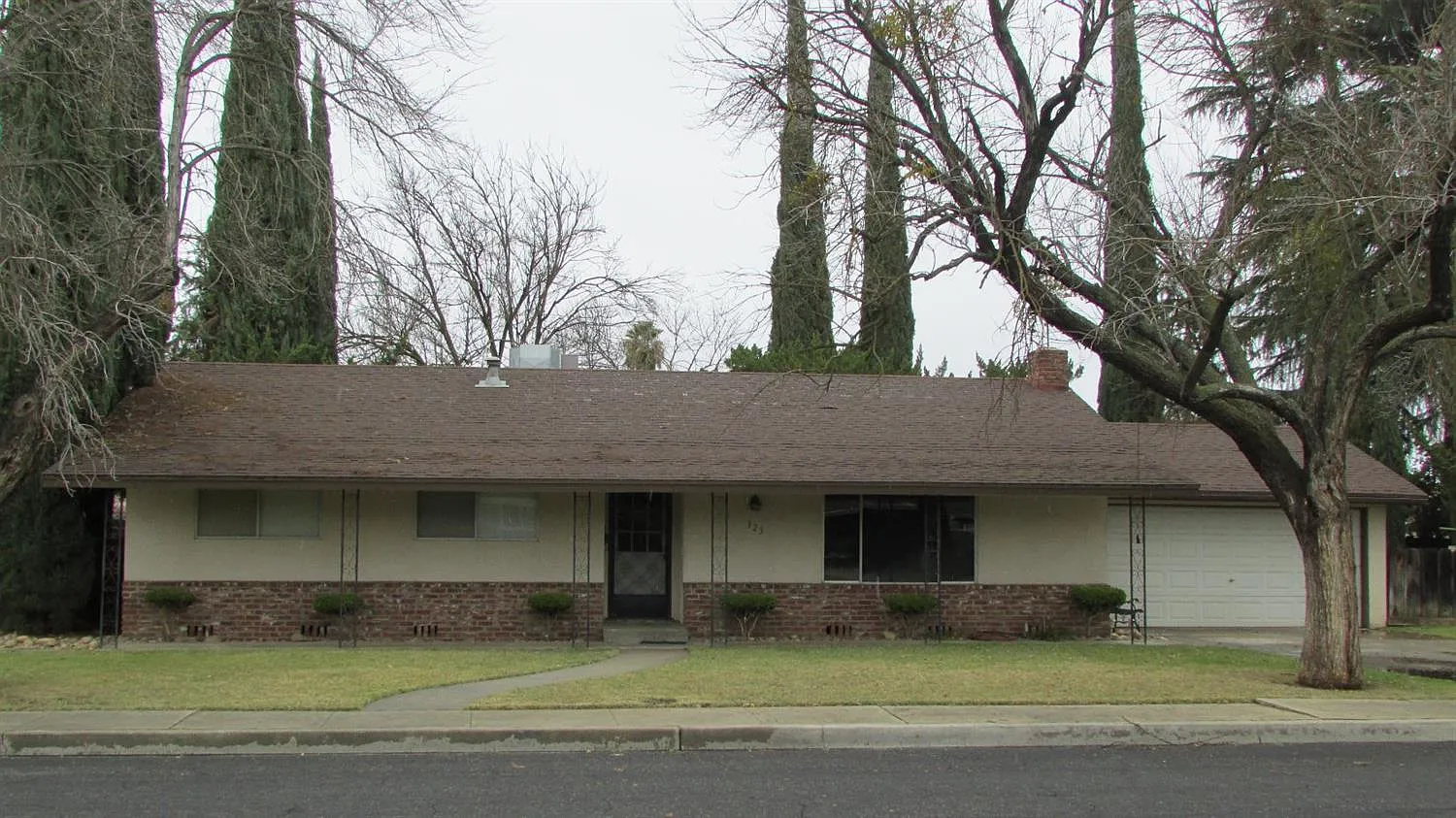 323 W Wayside Dr photo 1