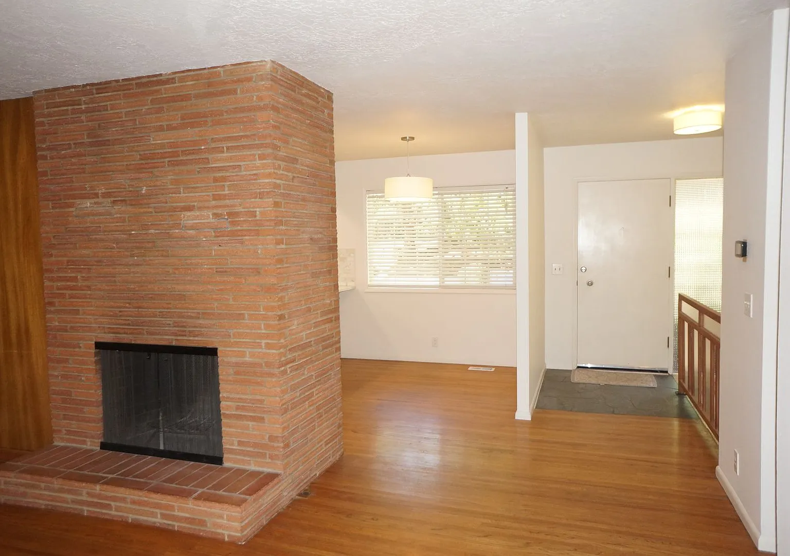 Beautiful SW Portland 3 - bedroom Pet Friendly home — Photo 4