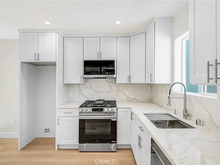6724 Katherine Ave — Photo 10
