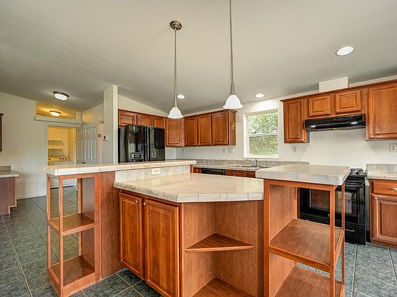4th image of 3680 Greenwood Rd