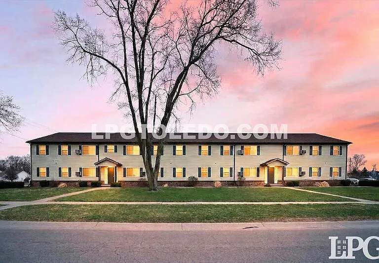 1220 Bedford Woods Dr #10 — Photo 22