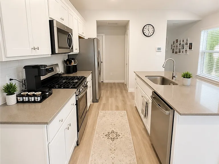 963 Lady Bird Ln — Photo 2