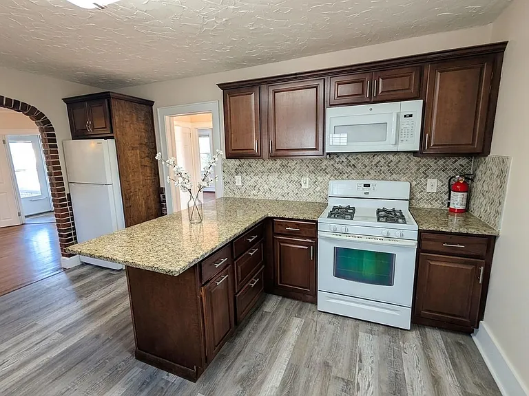 28 Hillside Ave — Photo 12