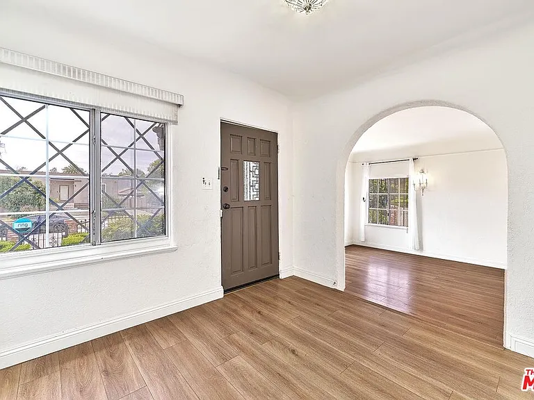 1120 S Plymouth Blvd — Photo 12