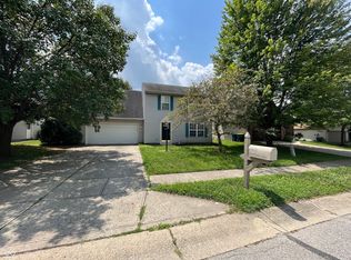 8913 Glass Chimney Ln, Fishers, IN 46037