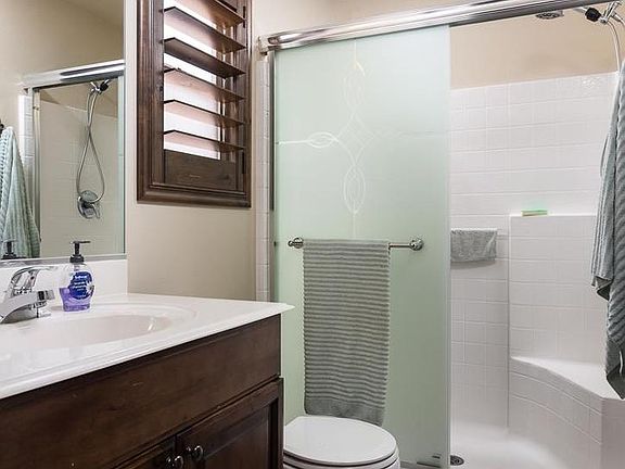 4th image of 2031 E Colorado Dr #201