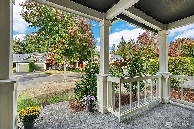 3rd image of 4426 Roxanna Loop SE