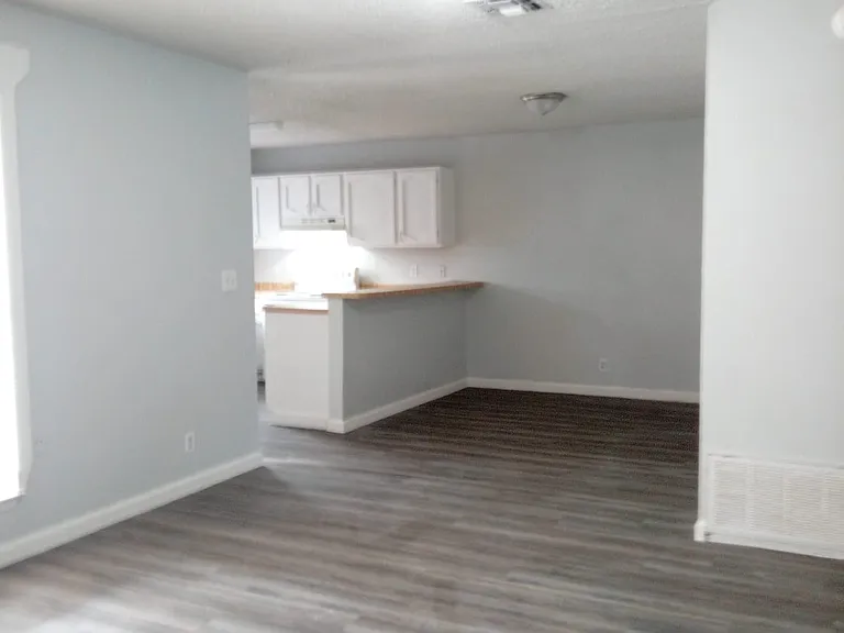 6808 Oldham — Photo 3