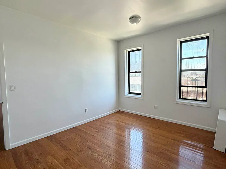 579 61st St #4C — Photo 7