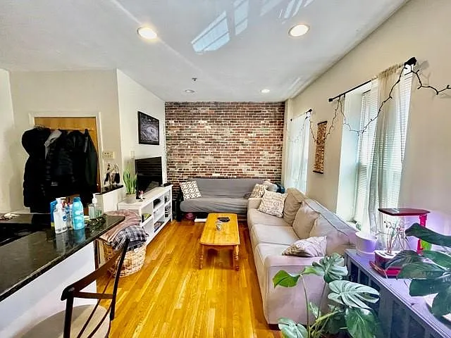 17 Thacher St #3 — Photo 4