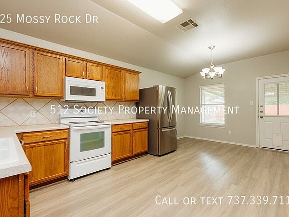 4th image of 225 Mossy Rock Dr