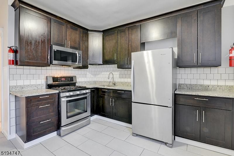 1st image of 129 W 15th St