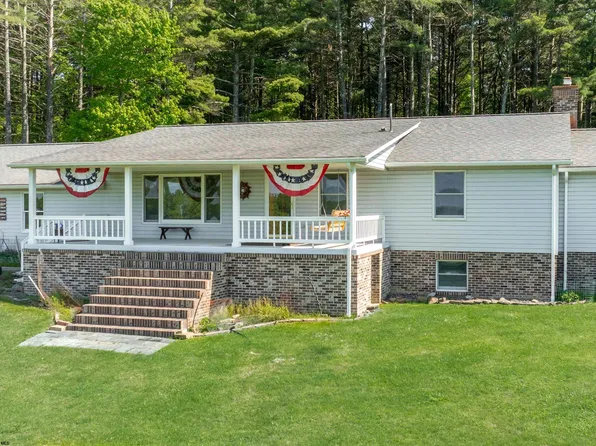 42 Ice Linn Ln, Fairmont, WV 26554
