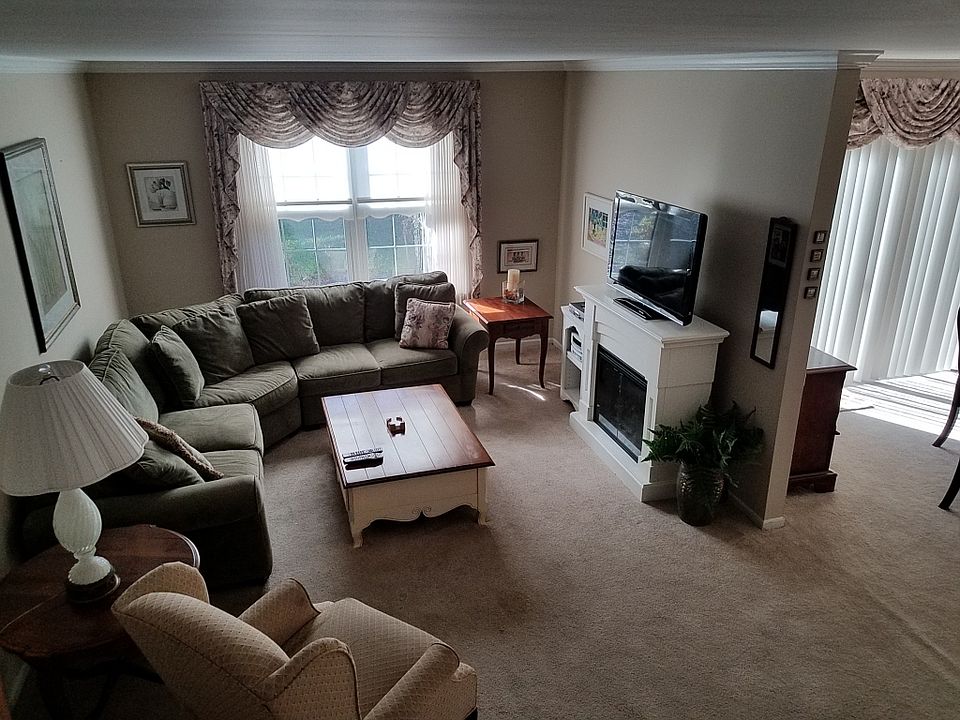 2nd image of 115 Maple Dr