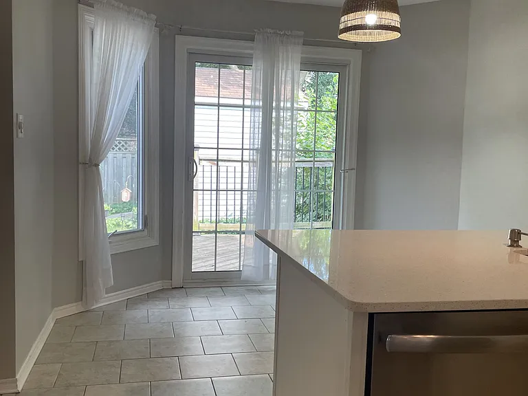 923 Attersley Dr — Photo 37