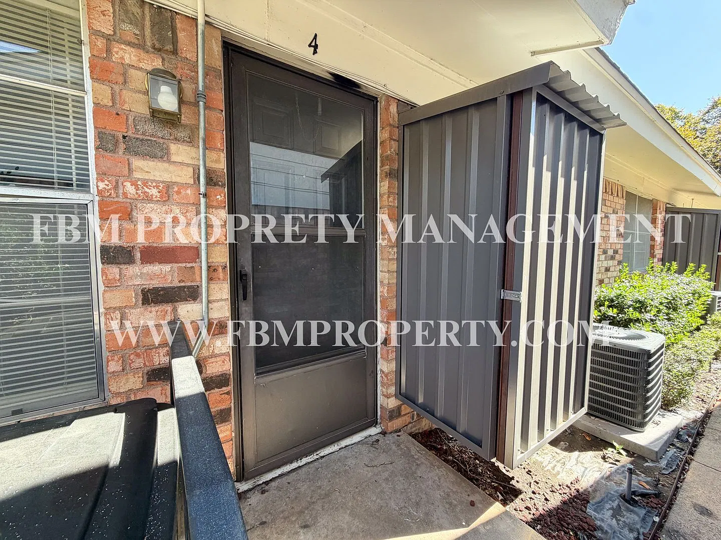 2 bed, 1.0 bath, 700 sqft, $1,095 — Photo 1