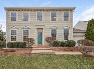 1537 Greystone Dr, Gurnee, IL 60031