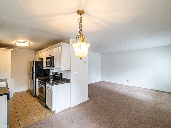 3rd image of 1802 Jackson Ave W APT 184