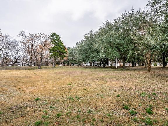 4th image of 3040 Coombs Creek Dr