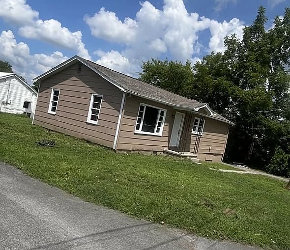 1st image of 1055 10th St NE