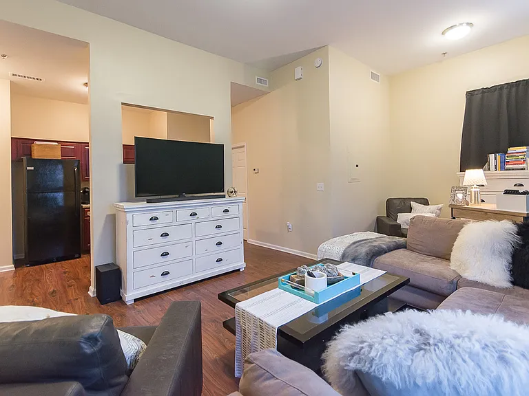 Morton Grad Apartments — Photo 21
