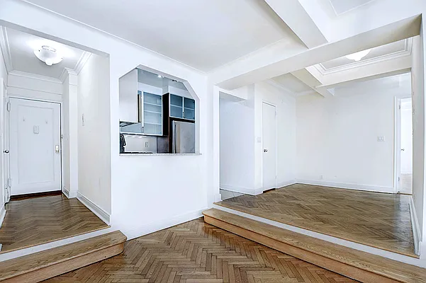 Rented by Urbane Brokerage | media 21