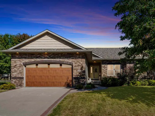 320 Lockview Ave, North Liberty, IA 52317