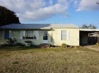 310 W Bank St, Iowa Park, TX 76367