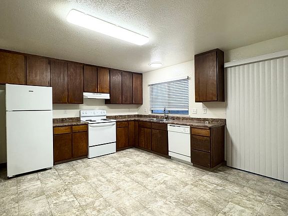 5th image of 3592 Railroad Ave