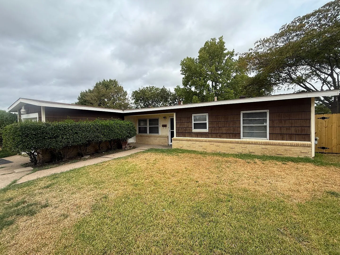 1829 Joyce St, Arlington, TX 76010 — Photo 2