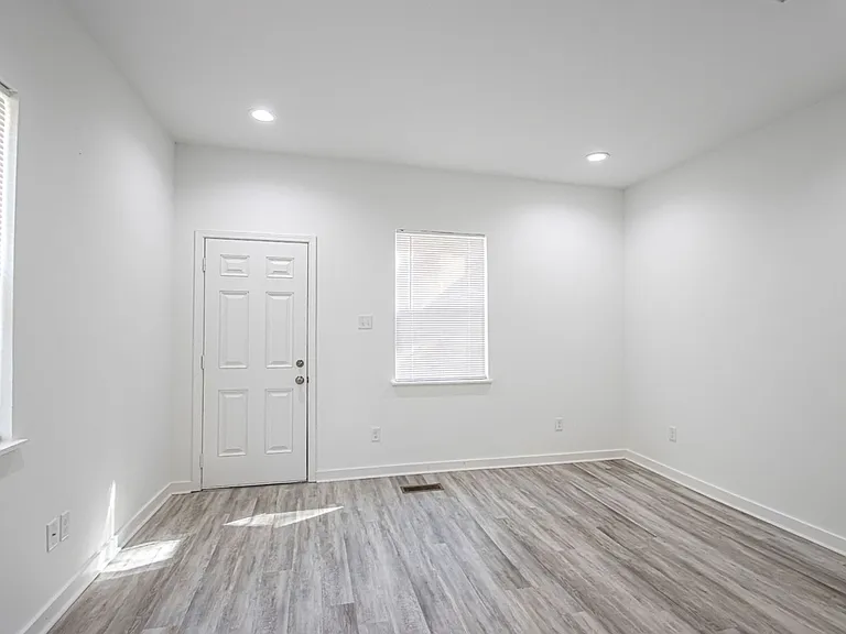 215 S Park St — Photo 14
