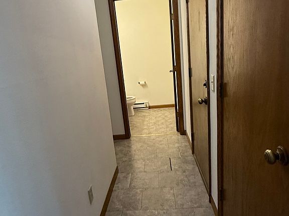 5th image of 880 Hemlock Dr