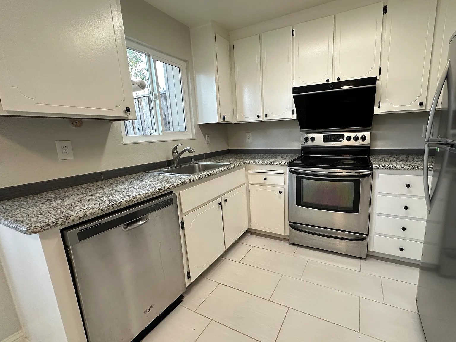 694 Concord Pl — Photo 3