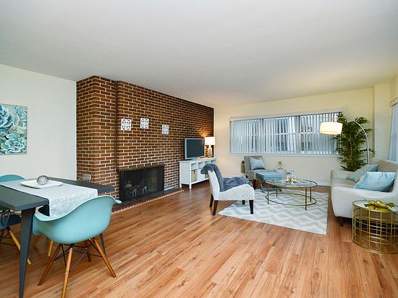 3rd image of 1508 Hinman Ave APT 1D