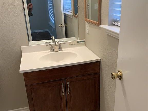 2nd image of 903 Vecinos Blvd