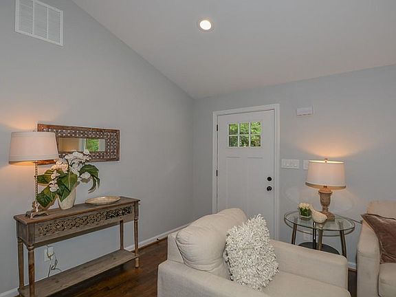 5th image of 1360 Twin Oaks Cir SE