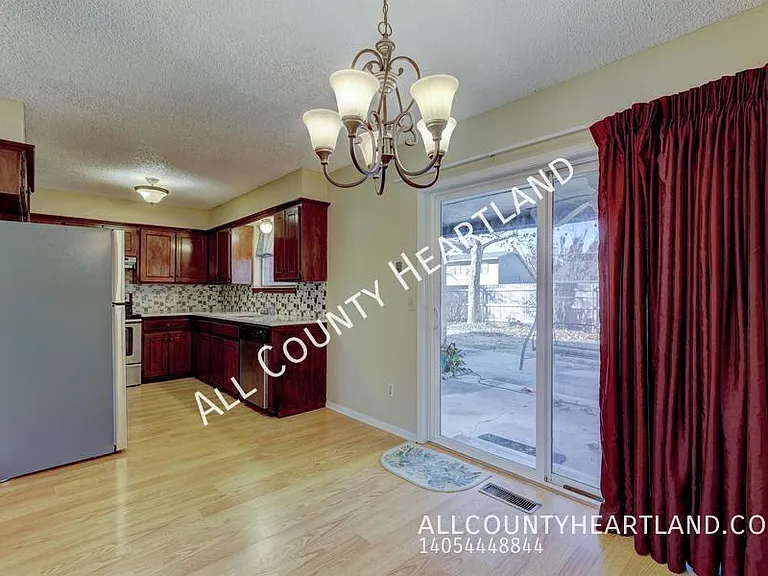 841 N Robinson Ave — Photo 7
