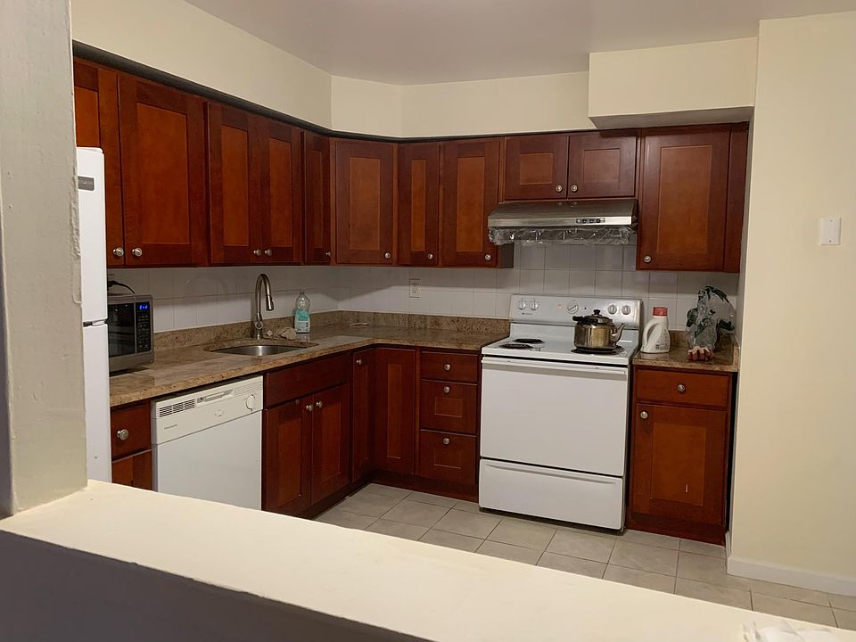 1st image of 13-01 Bell Blvd Floor 2